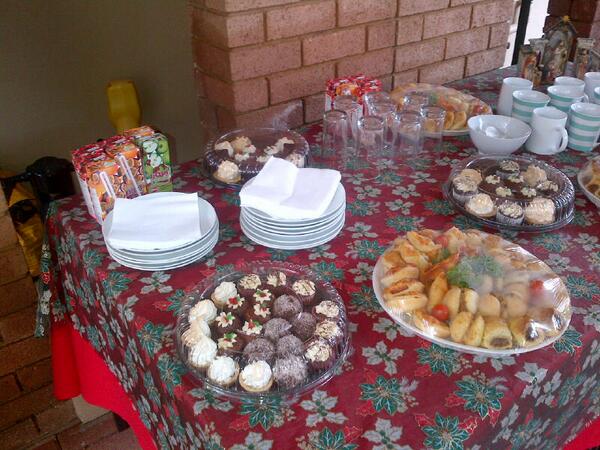 BonitaSuckling's tweet image. @RbowsSmilesNPO table laid out with snacks for our nursing staff at the Oncology ward #SpoilAHero