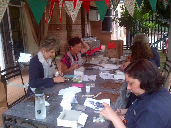 BonitaSuckling's tweet image. Even the doctor has joined our nurses spoil day @RbowsSmilesNPO Good to see her relax #SpoilAHero