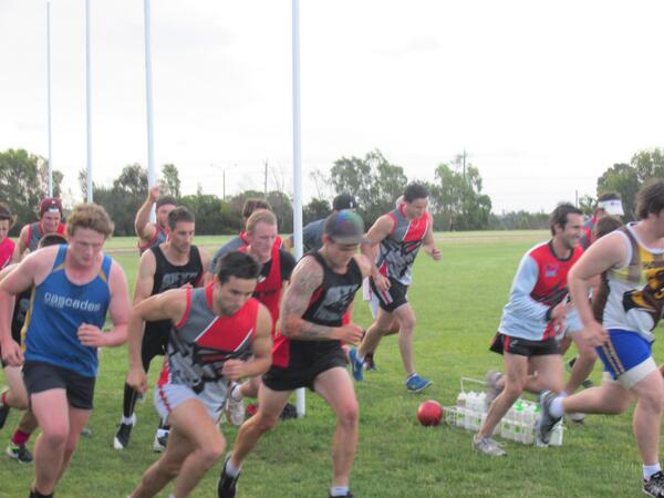 Skye_FC's tweet photo. It's on! The Skye boys putting in the hard work on the track! #proudtobeskye http://t.co/UOaTx0GNKH