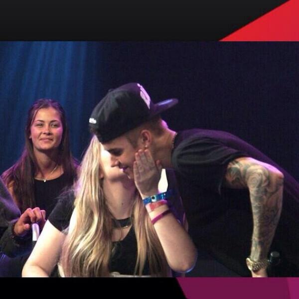 thejonasride's tweet photo. OH MY GOD HE WAS SO HAPPY TO MAKE HER HAPPY. OH MY GOD MY HEART http://t.co/PUAiuDi3Uw