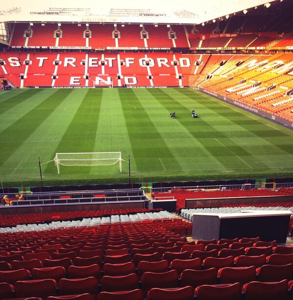 ManUtd's tweet photo. Nobody likes mowing the lawn but if you have to then it may as well be this one... Kick-off is 19:45 GMT. #mufc http://t.co/3MlNXl4q1E