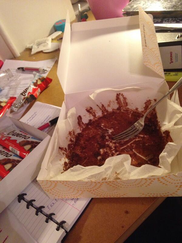 HendrickxJulie's tweet photo. Hele cake in men eentje opfrette #examens #numaghet http://t.co/QGVtNi4rAl