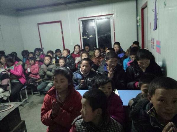 བདག་གི་གྲོགས་པོ་ཞིག་གིས་སྐྱོང་བཞིན་པའི་མཚོ་སྔོན་པོའི་དྭ་ཕྲུག་སློབ་གྲྭ།  ངའི་མ་འོངས་པའི་ལས་དོན་ཡང་འདི་ན་ཡོད་སྙམ་འཆར།