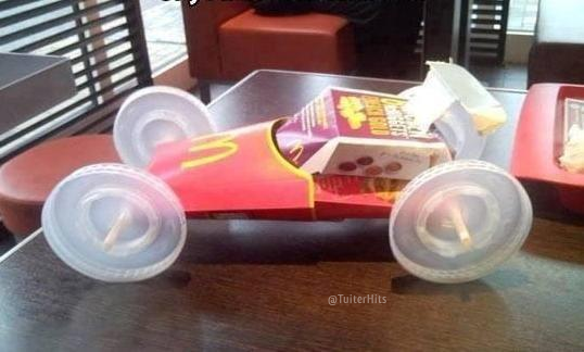 iQueidea's tweet photo. Una idea para pasar el rato en McDonalds http://t.co/EpMsqzT1PV