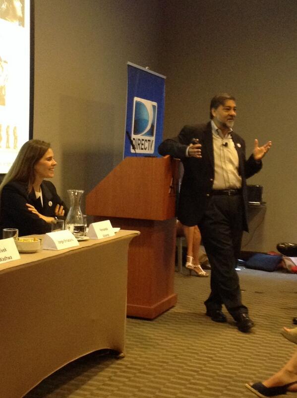 Vivek Wadhwa exponiendo en el lanzamiento de Mujeres del Pacifico. Felicitaciones <a href="/fernandavicen/">fernanda vicente</a> <a href="/maundurraga/">Angeles Undurraga</a>