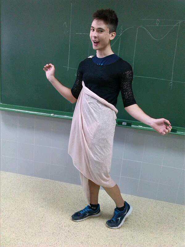 isidoro2408's tweet photo. @PabloHidalgo27 tiene más sensualidad que muchas chicas jajaja http://t.co/GUi2GWMUdS