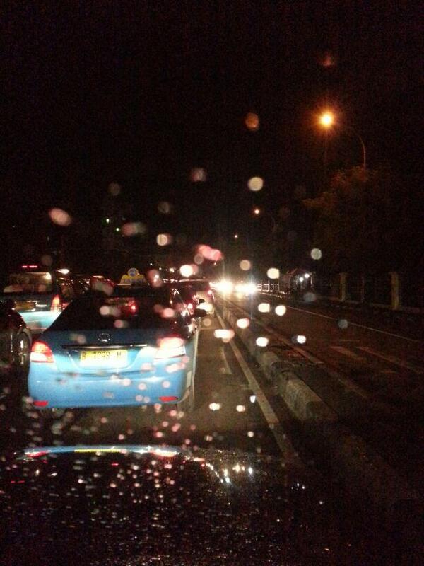 21.01 Lalin di Jl.Raya Bogor dri TL Cijantung arah Cimanggis padat dan sebaliknya lancar  (Photo: <a href="/noverta_angga/">angga noverta</a>)