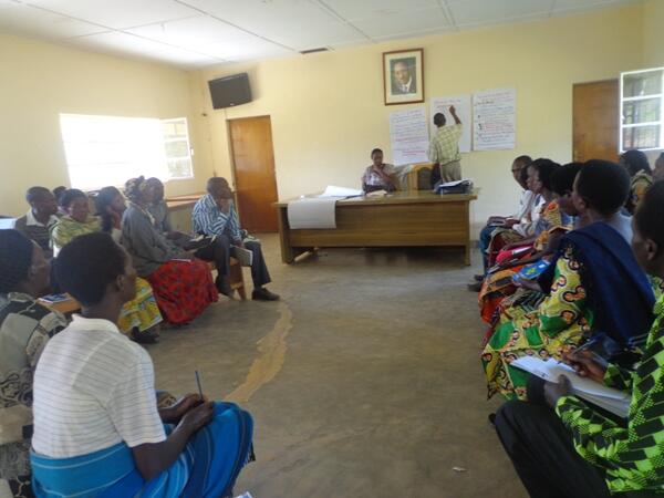 musangesector's tweet photo. @PhilMugisha ,@NYAMAGABE cooprative of mulyiplication pineaple seed #musangesector is trained by DUTERIMBERE ONG http://t.co/sFT0FJ4r86