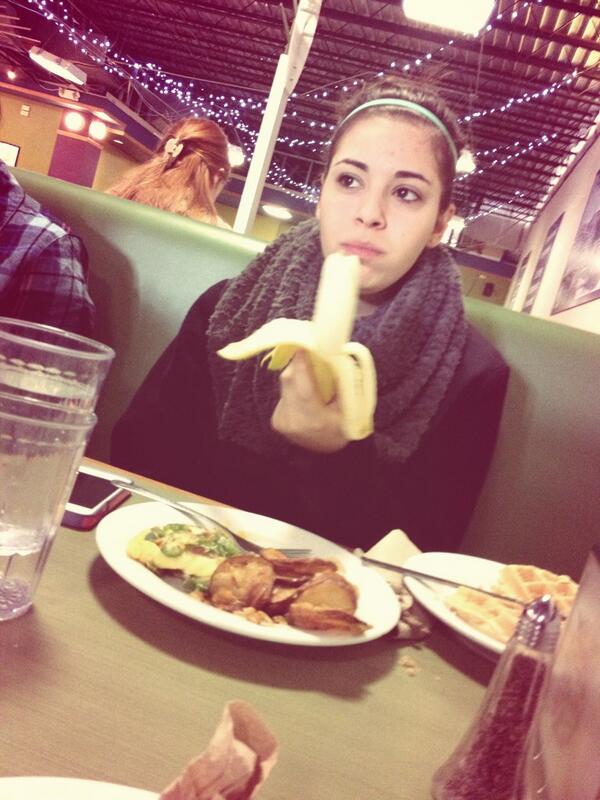 Logan_Luongo's tweet photo. @Nicollletttte @EndicottBananas breakfast after 8 am 🍌 http://t.co/lo8Yxa929h