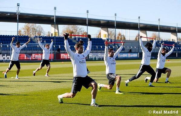 Sindi_Rrena's tweet photo. Photo of @DaniCarvajal92 in the training today. That muscles! http://t.co/iclXvztCiz