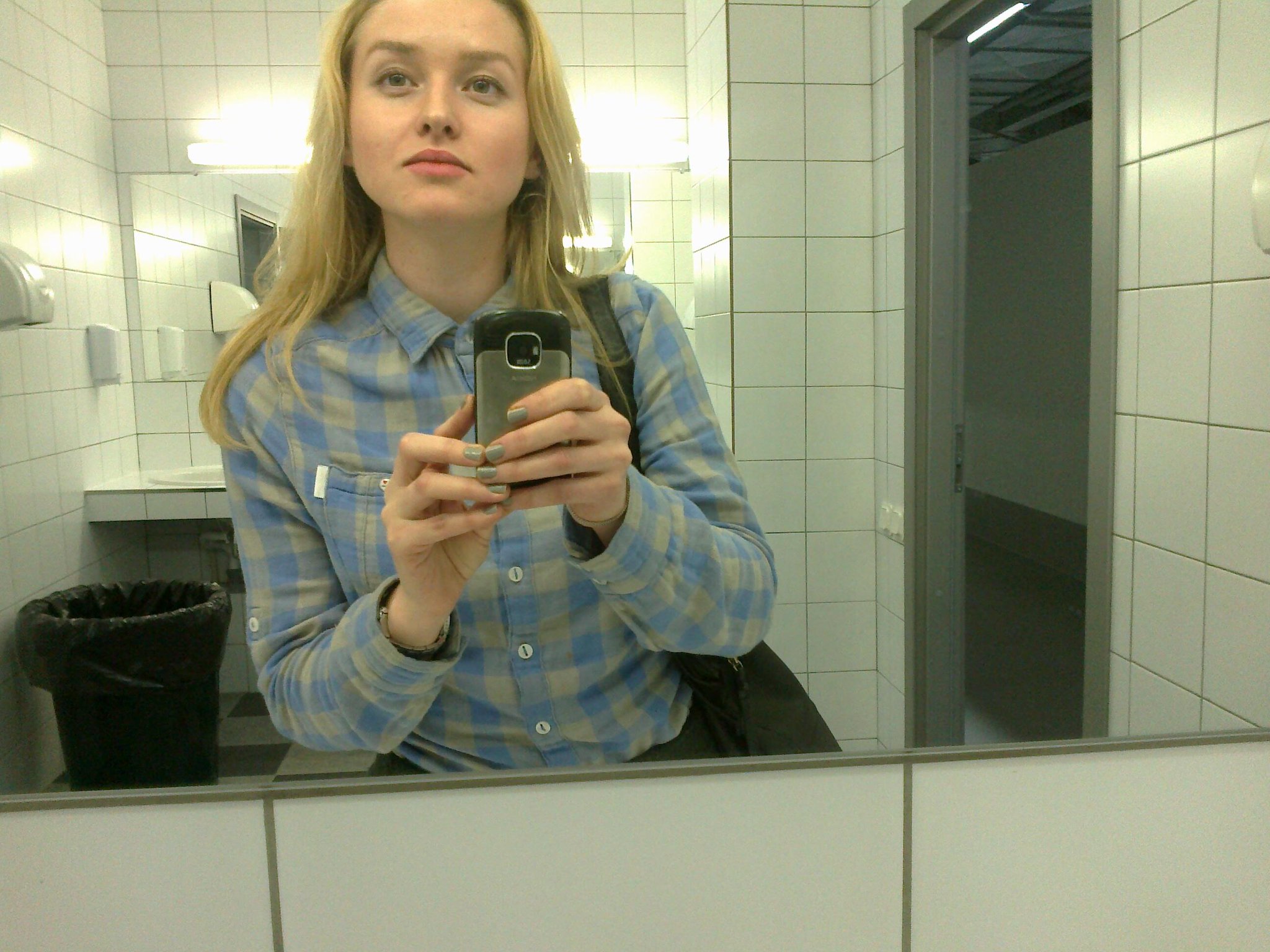 v-tualete-zhenskom-trusi-pope