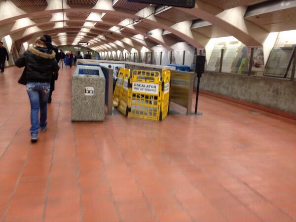 Clean16Mission's tweet image. The holiday rush is looming, @SFBART -- please FIX THIS THING.