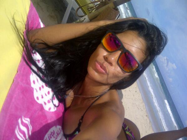 CarolinaTurrona's tweet photo. Les mandoooo  un besitooo desde la Islaaa... Muuuaack's baby's. #goodvibes http://t.co/Da5tCn5dhX