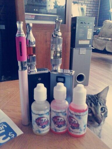 BUCKBEAK6's tweet image. Vape assault #vapelife #blueraspberrylemonade #watermelon #itaste #mvp #egotwist #cutecat