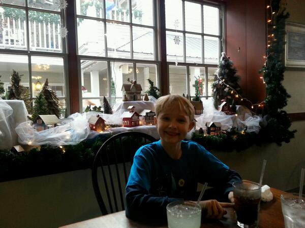 AverageJoe's tweet photo. Enjoying lunch with the Family at The Artists Colony. http://t.co/1QBAHjnDi0