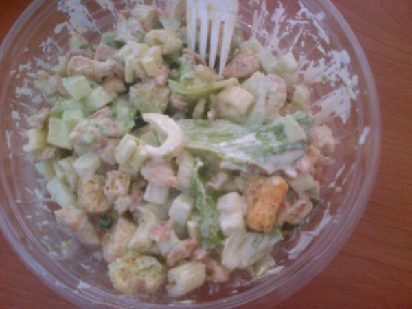 cris_alatorre's tweet photo. Una ensalada de DÉLICE para alegrarme el paladar #ComanFrutasYVerduras @Delicetuxtla http://t.co/IjrT5fCak3