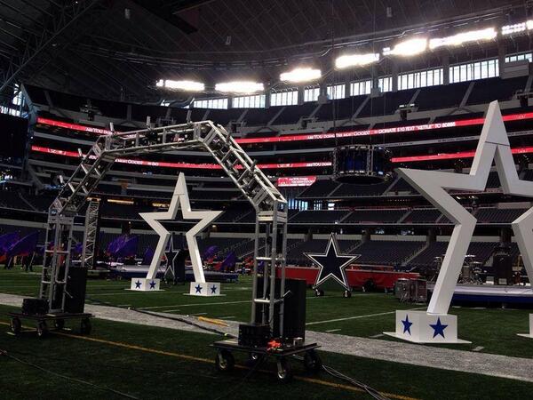 Gemini LightSoundVid (@geminilsv) on Twitter photo Dallas Cowboys Thanksgiving half time show...
Wishing you and yours a very, merry holiday season! Dallas Cowboys Thanksgiving half time show...
Wishing you and yours a very, merry holiday season!