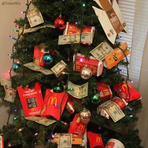 patrysoyyo's tweet photo. "@TuiterHits: Querido Papá Noel, esto por favor: http://t.co/gvBga95A5W" he encontrado tu arbol d navidad @nurnur91 :p