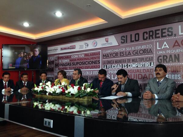 Isidro_mr's tweet photo. Con la representación del Gobernador Eruviel Avila doy testimonio de la labor del Presidente Municipal de Rayón http://t.co/7u0esT3htG