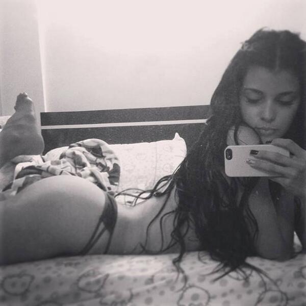 iValentinaGomes's tweet photo. ah blanco y negro http://t.co/Ihi5EeeL8a