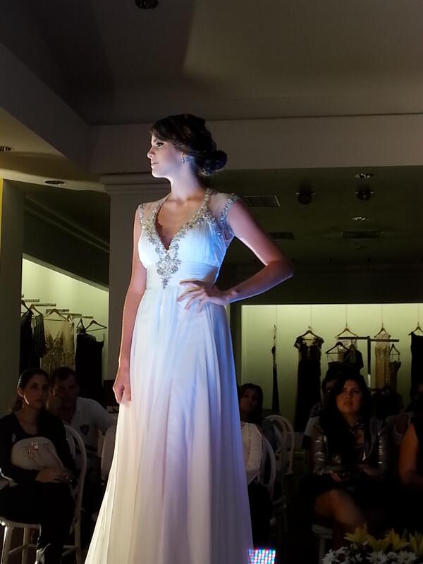 vivalochic's tweet photo. Hermosos vestidos @GranChapur felicidades!!! http://t.co/YkebXFtueL