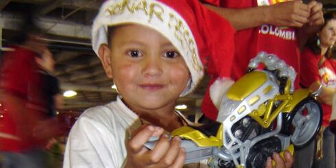 Regalando Sonrisas <a href="/CamposolSAC/">Camposol </a>