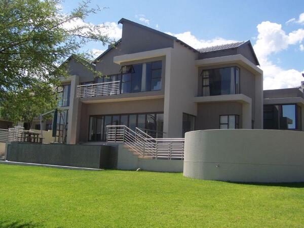RealOneRealEsta's tweet image. Modimolle / Nylstroom surprises with luxury real estate Koro Creek Golf Estate bit.ly/1bJvhiK
