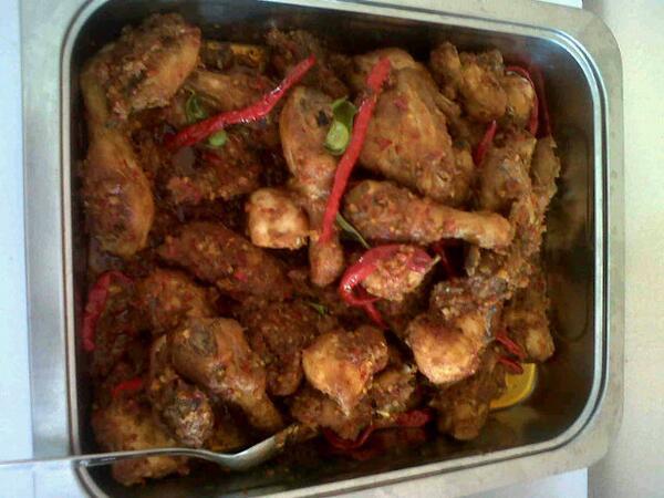 BontoRestoCaffe's tweet photo. today in @BontoRestoCaffe : ayam ricarica yg pedespedes gimana gitu (˘ڡ˘) #TheYummyForYourTummy http://t.co/gjRhz227yQ