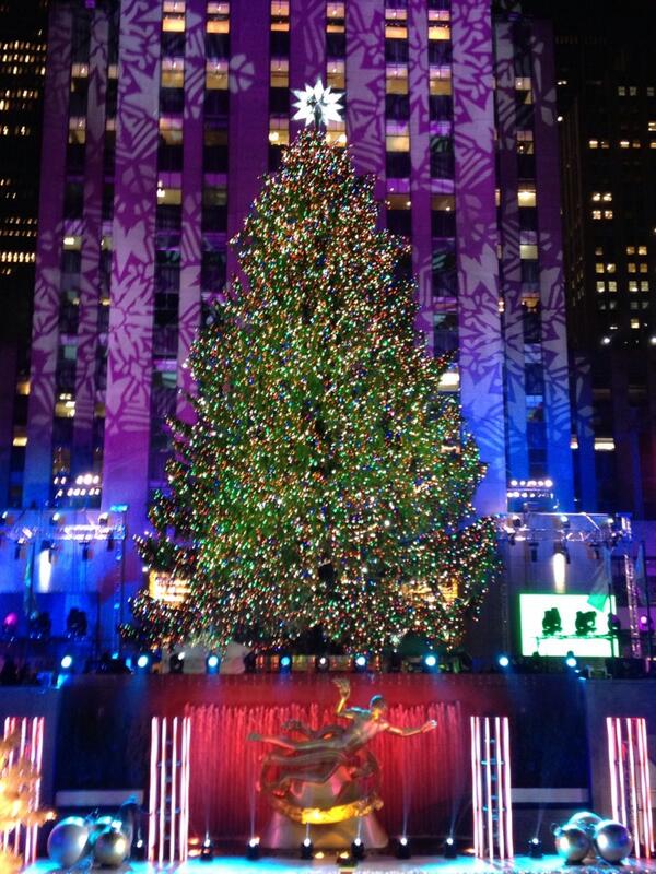 dakota_peterman's tweet photo. “@abbey_baxter: “@TODAYshow: The Rockefeller Center Christmas Tree in all its glory! http://t.co/PId9gOxBTA” @dakota_peterman” 2 DAYS.