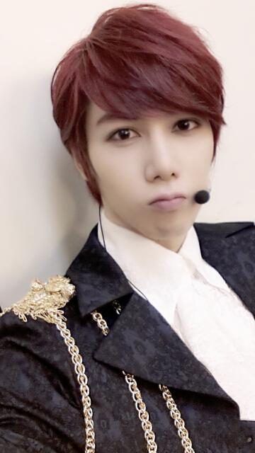 kpopers_family's tweet photo. He is half Chinese and Dutch #MPireRed http://t.co/kh25swXs1X