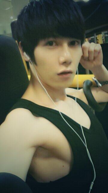 kpopers_family's tweet photo. Red is a close Hyung of Lunafly's Teo #MPireRed http://t.co/SSsyrXmQL7