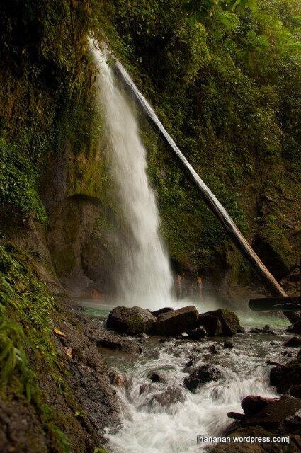 MedanCity90's tweet photo. Keindahan Air Terjun "Lau Balis" di Desa Rumah Galo, Kecamatan Sei Bingai, Kabupaten Langkat, Sumatera Utara. http://t.co/Erpi4qaYk9