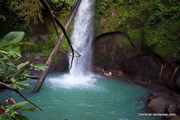 MedanCity90's tweet photo. Keindahan Air Terjun "Lau Balis" di Desa Rumah Galo, Kecamatan Sei Bingai, Kabupaten Langkat, Sumatera Utara. http://t.co/H89RcWvBoG