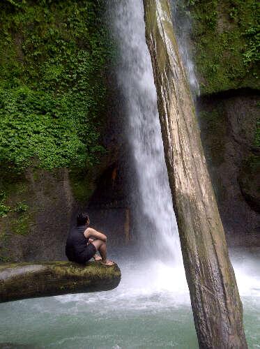 MedanCity90's tweet photo. Keindahan Air Terjun "Lau Balis" di Desa Rumah Galo, Kecamatan Sei Bingai, Kabupaten Langkat, Sumatera Utara. http://t.co/nIxit02o7Z