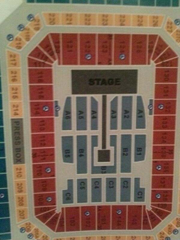 radloveniall's tweet photo. gonna try a get tickets in one of the b sections on Saturday 🙏🙏🙏 http://t.co/lDDip7A9Fp