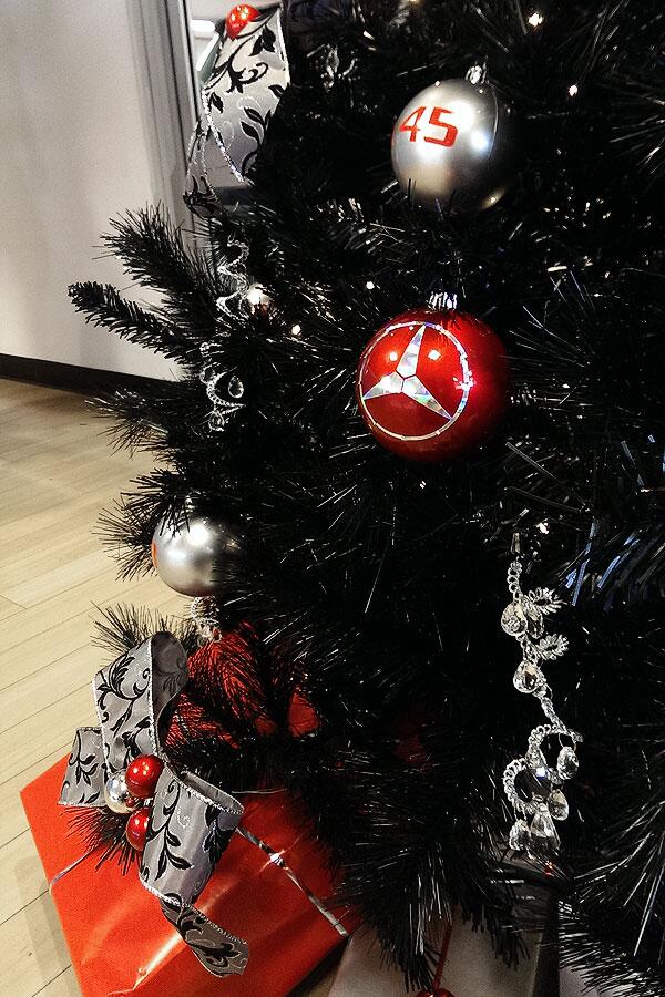 Morrisons_Chats's tweet image. Putting up decorations - We are excited about all things Christmas here at Morrisons!