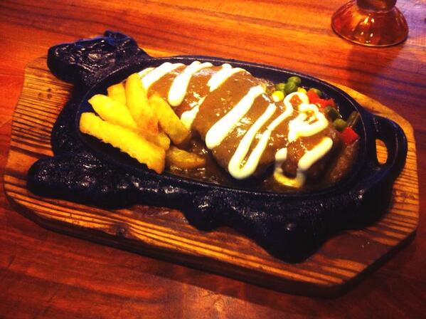 Halla Steak tweet media