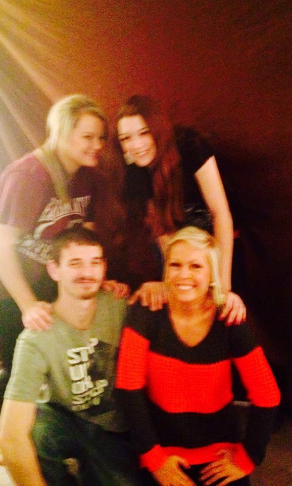 holly_beth_'s tweet image. #Familytime #DrinkingFun @kountry @britt_price2015 @rachel_rileyy