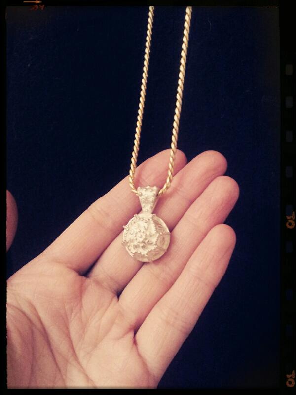 cafemi's tweet photo. リングとお揃いのネックレス完成～♡ゴールドのチェーンに、silverのネックレストップ♡可愛いですw http://t.co/El2bPOv93t