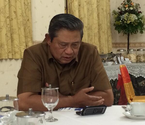 SBYudhoyono's tweet photo. Presiden telp Mendag beri arahan agar Konf. Tk Menteri WTO di Bali dpt capai kesepakatan seperti yg direncanakan. http://t.co/1fLcCWjtsP