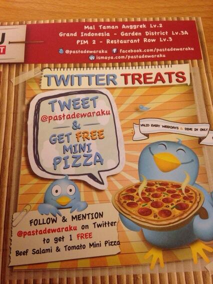 nirayanira's tweet photo. @pastadewaraku sayang iklan promo ini gak sesuai dengan kenyataan 😋😋...no free pizza http://t.co/gfuRNdy1bH