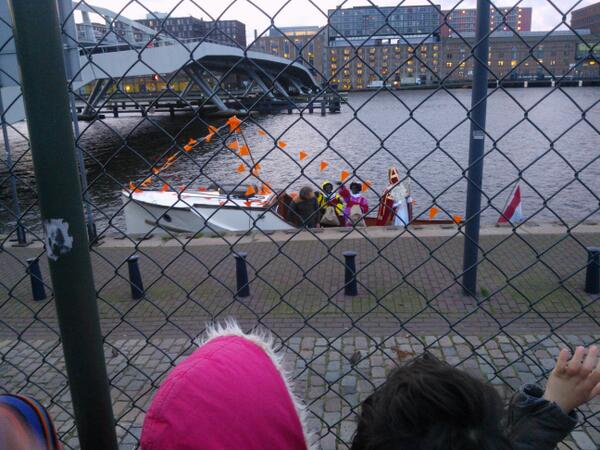 ntsj1's tweet photo. Daar is ie dan #Sinterklaas #javaeiland http://t.co/9ACuMYK18C