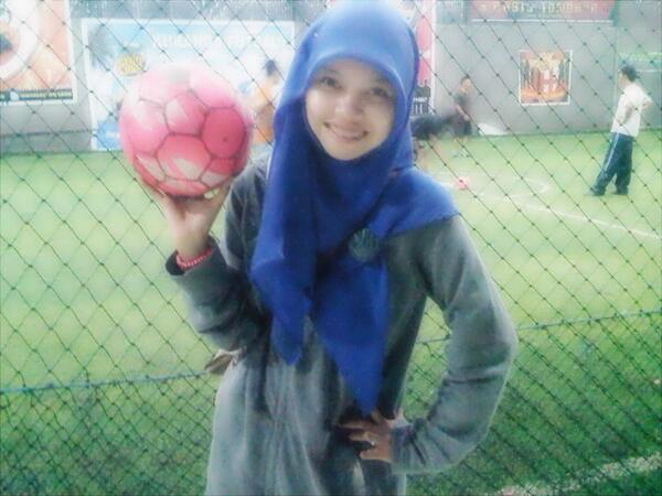 chiafgan's tweet photo. Footsal time 😉😘😍. http://t.co/uuM4PcNupF