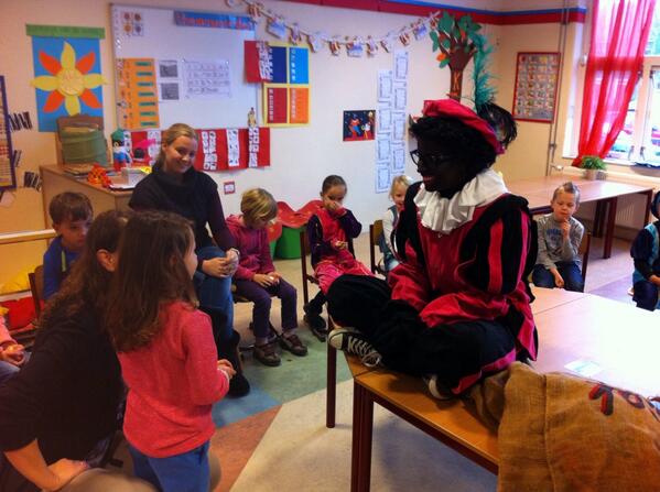 Vera zingt een lied voor Piet.