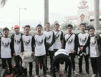 4hoeniX's tweet photo. Gagahnya... RT @musyaffaangga: Lagi kangen sma pria2 @4hoeniX :D http://t.co/6lZGcrx7Fu