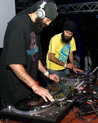 Re:Orient Club goes Bhangra den 14 december <a href="/Sodrateatern/">Södra Teatern</a> På scen från kl 21 @TigerstyleMusic #reorient