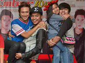 DickyReza_Fans's tweet photo. omg cifi ama eja gendong2an haha lucuwww http://t.co/2ppVauZTTt