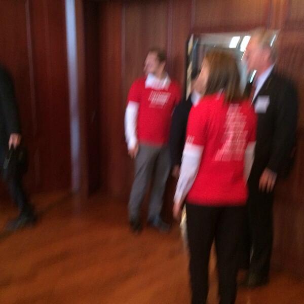 Unsere Jugend begrüßt die Arbeitgeber mit dem Aspekt Übernahme.