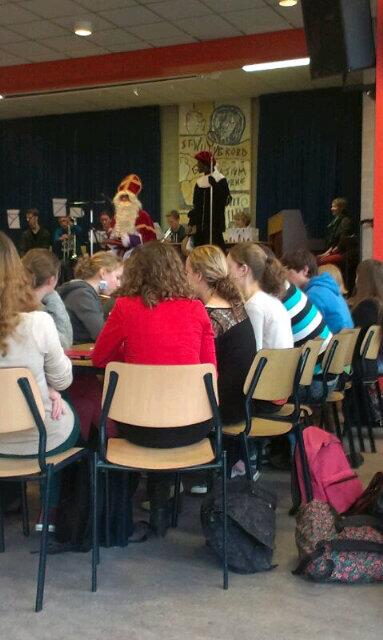 @TeamZwartePiet Deze zwarte Piet denkt anders <a href="/willibrordgym/">willibrordgymnasium</a> in Deurne! #goedbezig