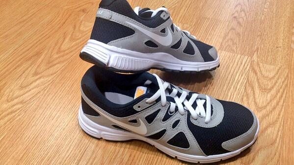 astorga49's tweet photo. NIke nos vuelve a impresionar con las nuevas Nike Revolution2. http://t.co/vBxDT4N46W